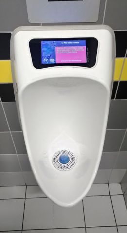 urinoir écran pub